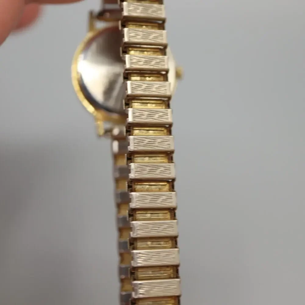 Quantum Ladies 26mm Watch Gold Tone Expansion Band with Fresh Battery